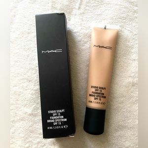 MAC Cosmetics Studio Fix Foundation NC37
